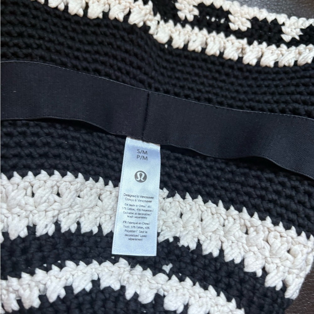 Lululemon Black and White Knit Top-crochet bucket hat. Bnwt sold out